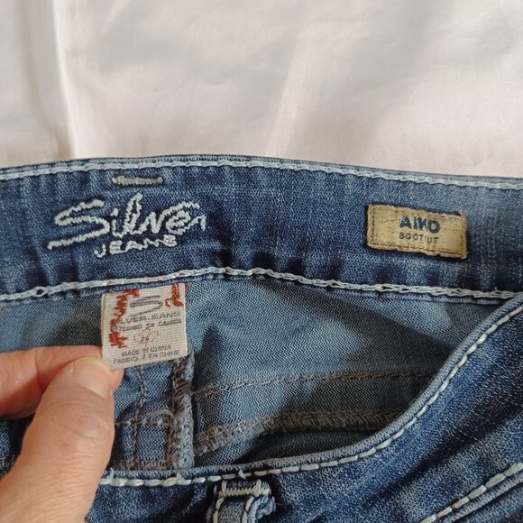 Silver Jeans Aiko Bootcut Lowrise Dark Wash Distressed Thick Stitch Size 29x33 - Picture 8 of 13